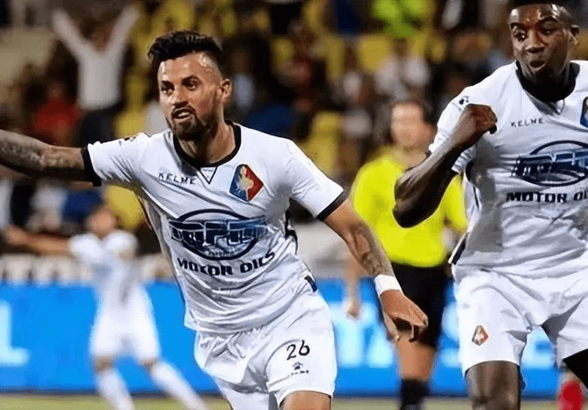 接受短期随 接受短期随